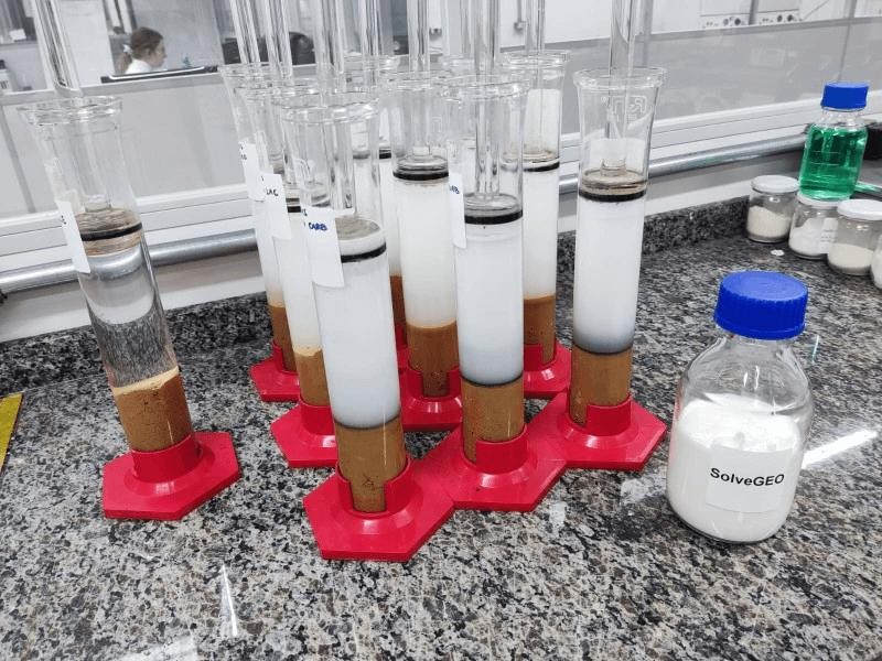 Resultados finais de ensaio de bancada para remoção de etenos clorados por bioestimulação, utilizando o SolveGEO ?